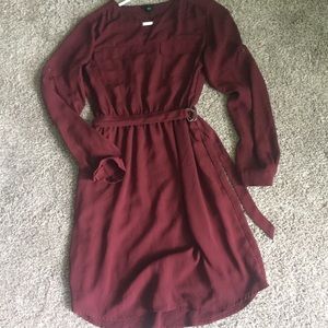 Mossimo women’s belted dress. Size small. Maroon.